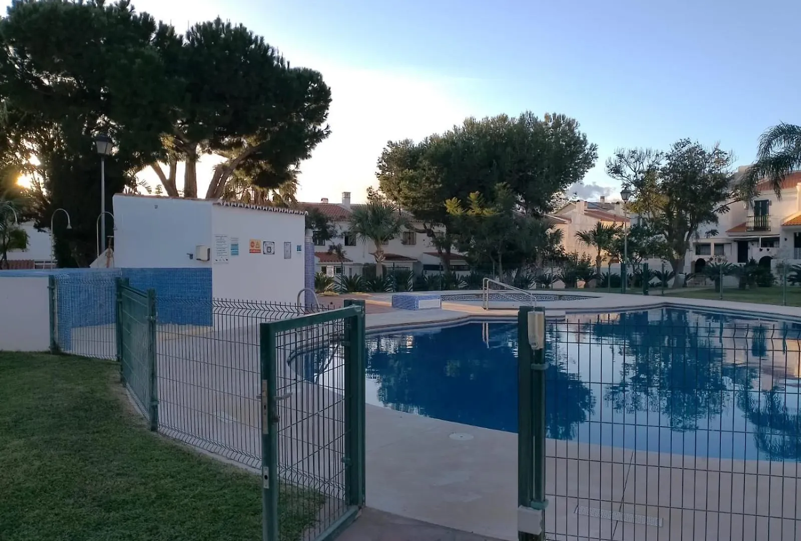 Apartment Chalet Adosado Con Piscina Caleta De Velez